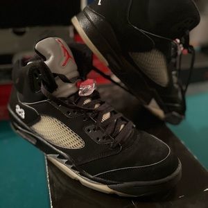 AIR JORDAN 5 RETRO "Black Metallic (2011)" - 136027 140